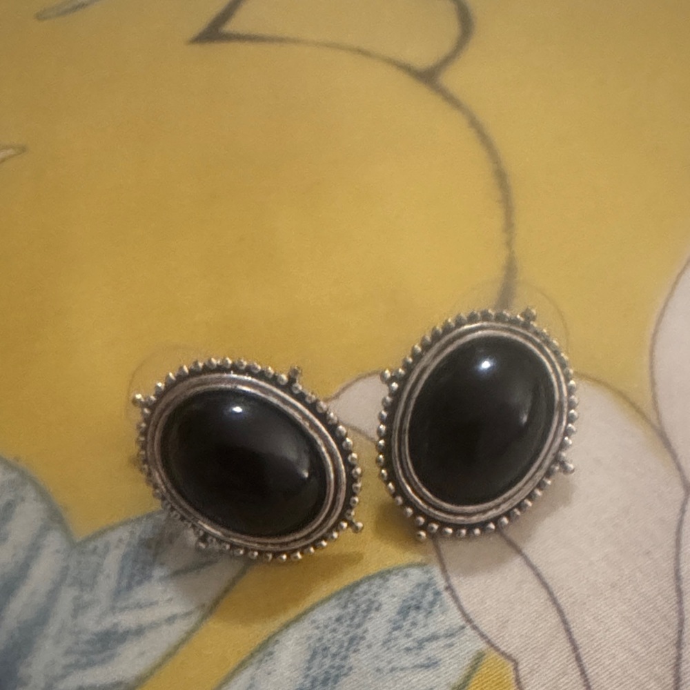 Oval Black Stone Silver-Tone Beaded-Edge Stud Earrings
